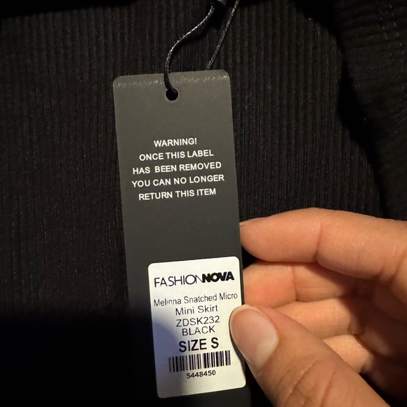 Fashion nova mini skirt 
Xs
Black - Picture 5 of 5
